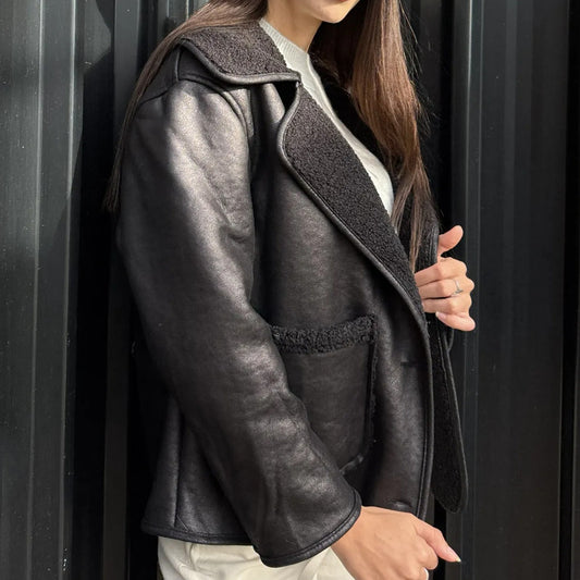 Campera Gamulán Cuello Solapa Mujer Con Corderito Negro