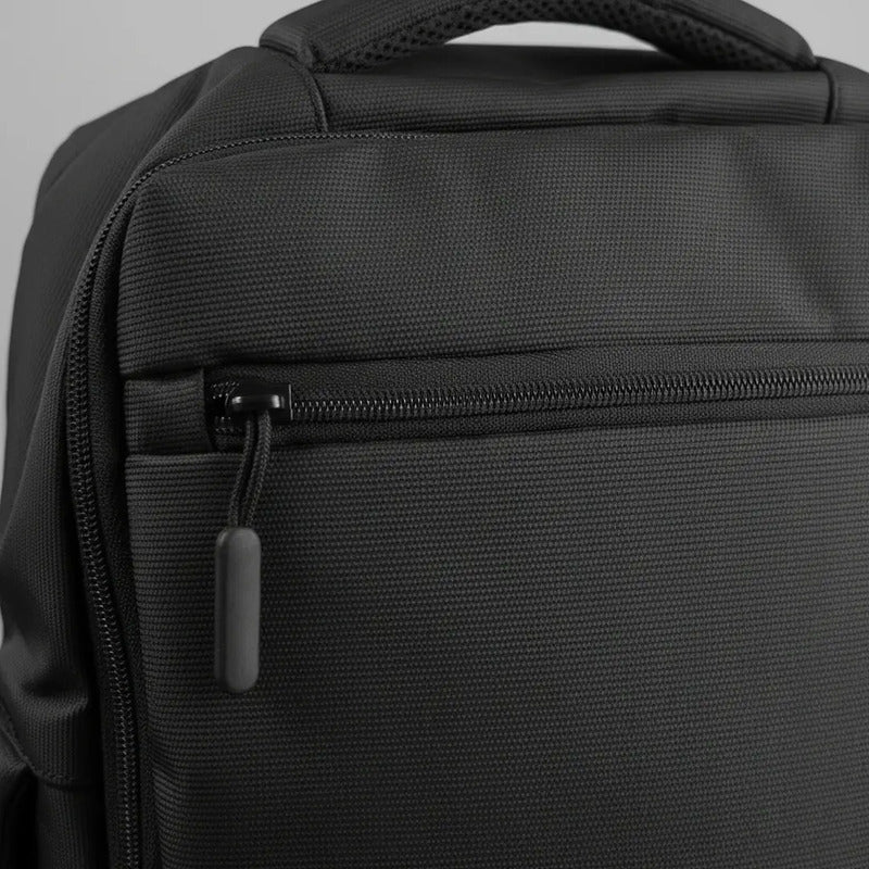 Mochila De Viaje Negra Con Usb Varias Reparticiones Uniteduy