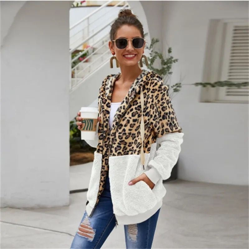 Campera Con Capucha Combinado Animal Print Polar Uniteduy
