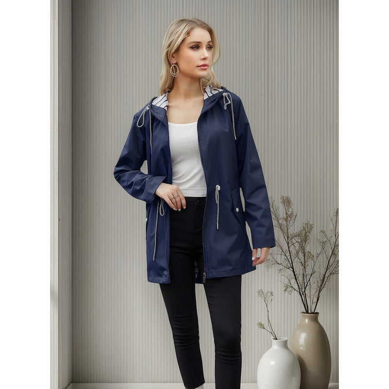 Campera Corta Viento Con Capucha Larga Bolsillos Cola Pez