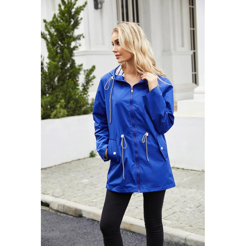 Campera Corta Viento Con Capucha Larga Bolsillos Cola Pez