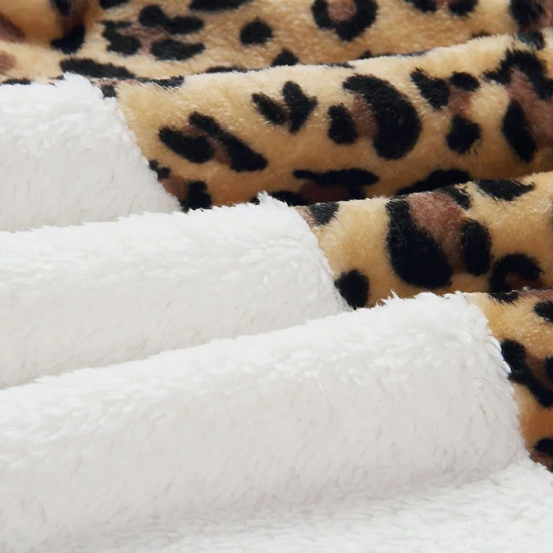 Buzo Canguro Cierre Combinado Animal Print Polar Uniteduy
