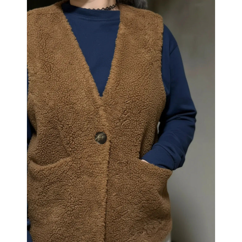 Chaleco De Corderito Reversible Marrón Con Botón Y Bolsillos