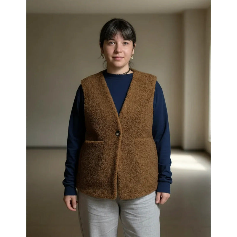 Chaleco De Corderito Reversible Marrón Con Botón Y Bolsillos